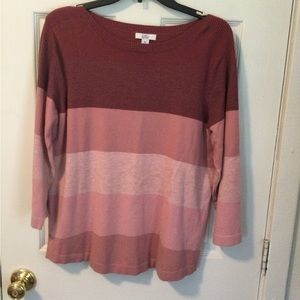 Lightweight 3/4 sleeve sweater.